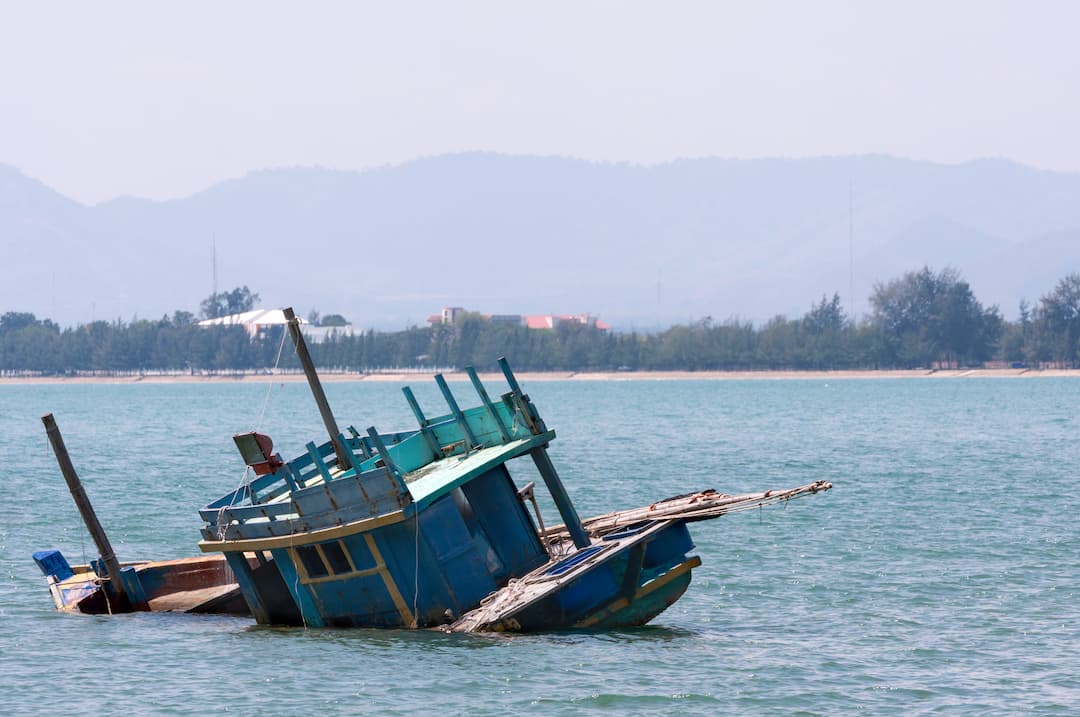 what should you do if your boat capsizes