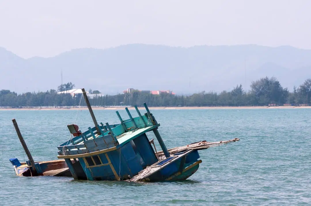 what should you do if your boat capsizes