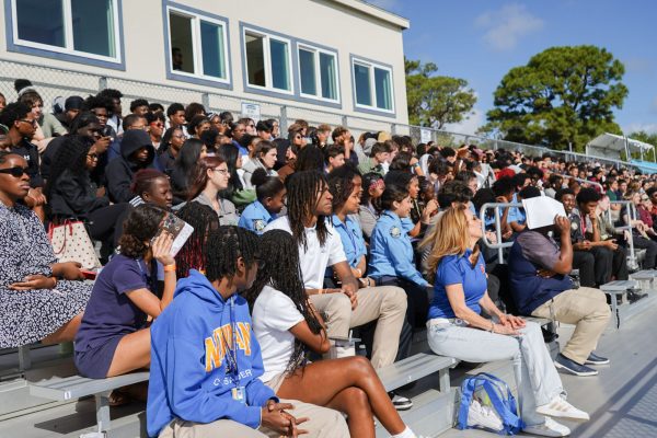 +700 Students at the Crash Reenectment in Keiser University